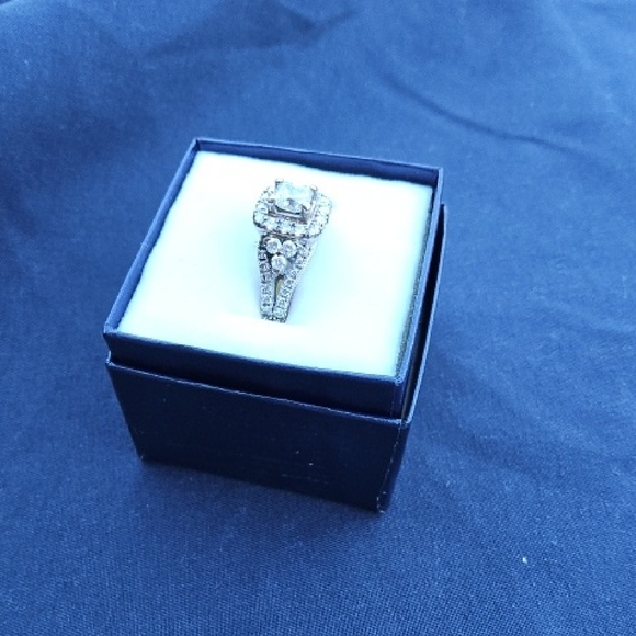 White Gold Diamond HALO Ring with Intricate Band - Picture 5 of 9